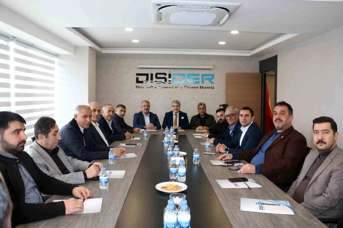 AK Parti Diyarbakır Büyükşehir Belediye Başkan Adayı Mehmet Halis Bilden, DİSİDER\'i ziyaret etti