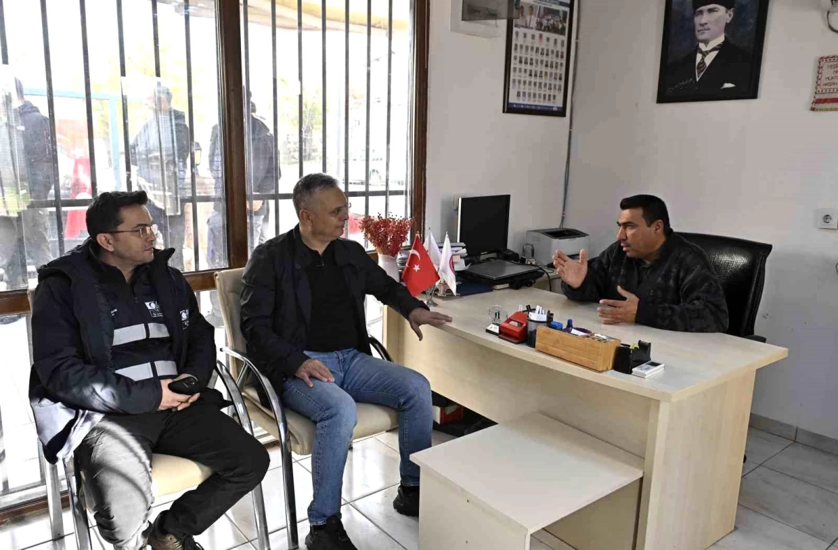 Muratpaşa Belediye Başkanı Ümit Uysal, su ve sel baskınlarının yaşadığı mahallelerde muhtarları ziyaret etti