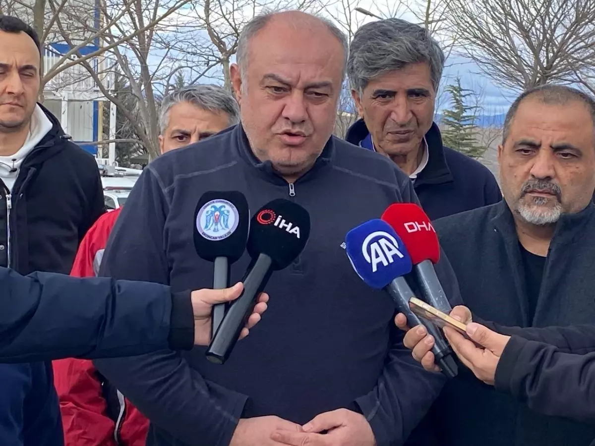 Erzincan\'da meydana gelen toprak kaymasıyla ilgili bilim adamları incelemelerde bulundu