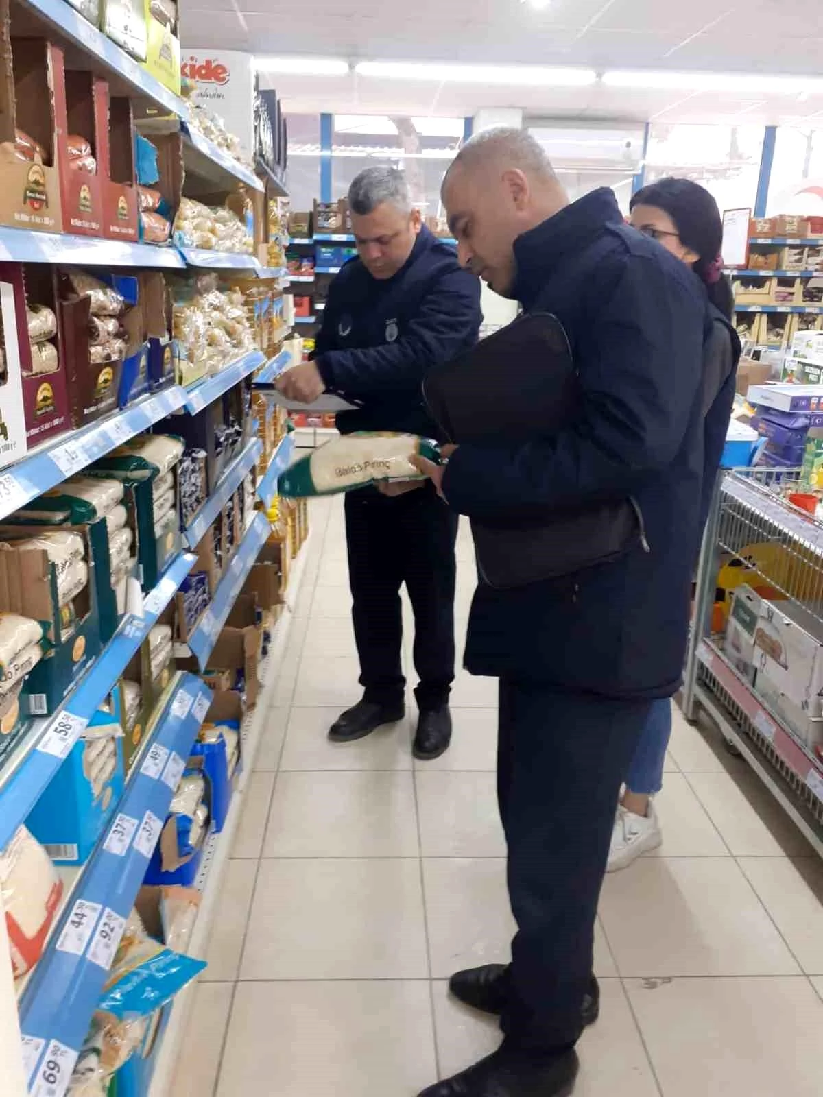 Aydın\'da Zabıta Ekipleri Zincir Marketlerde Fiyat Denetimi Yaptı
