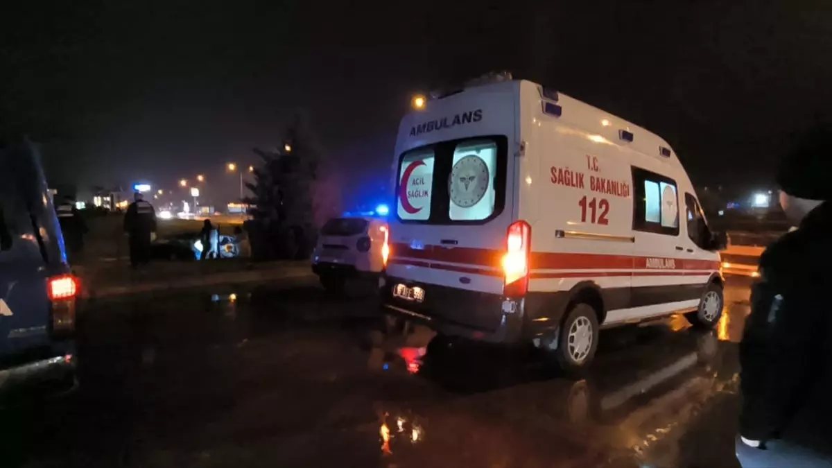 Bursa İnegöl'de Araziye Devrilen Otomobil Kazasında 2 Ölü, 2 Ağır Yaralı