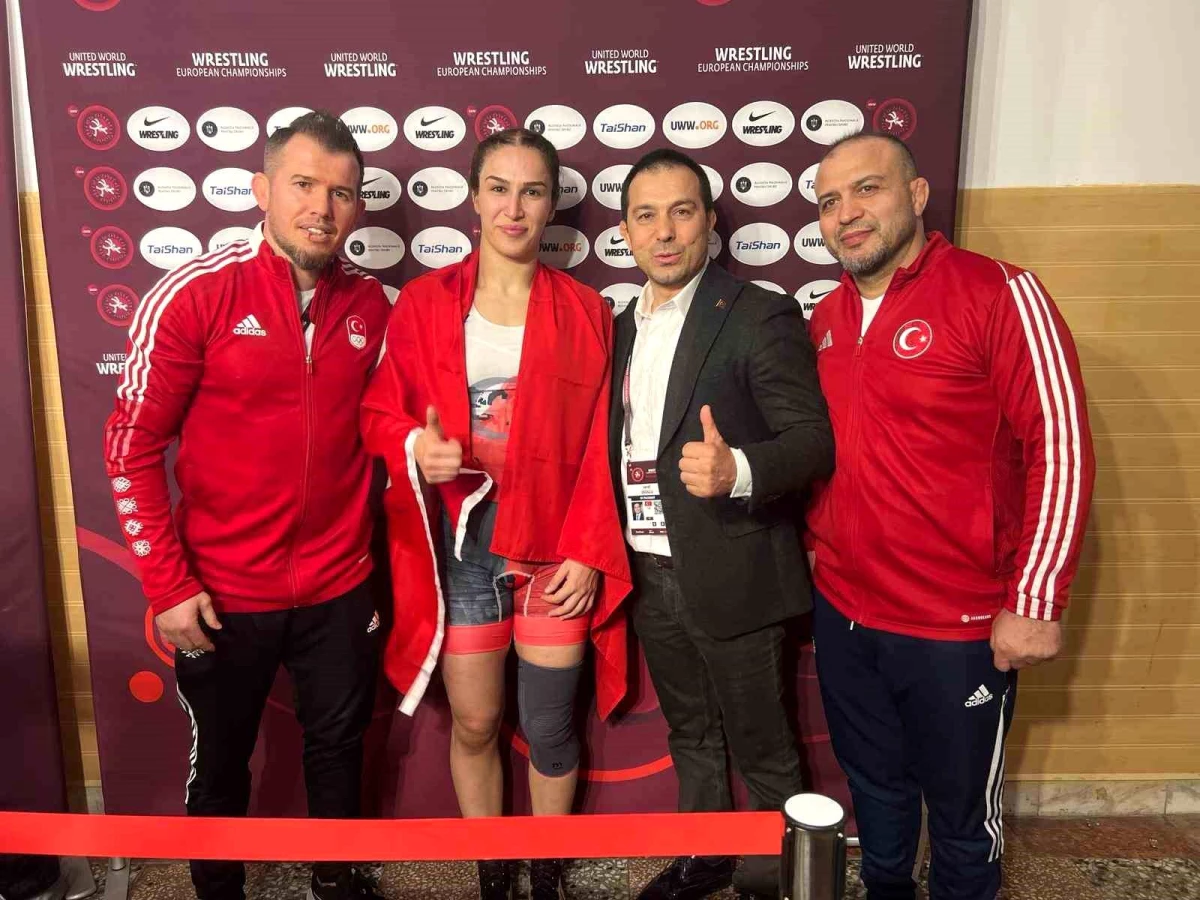 Buse Tosun Çavuşoğlu Avrupa Güreş Şampiyonası\'nda altın madalya kazandı