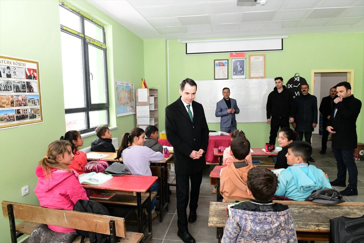 Çatak Kaymakamı Sercan Sakarya, Yukarınarlıca Mahallesi'nde Vatandaşlarla Buluştu