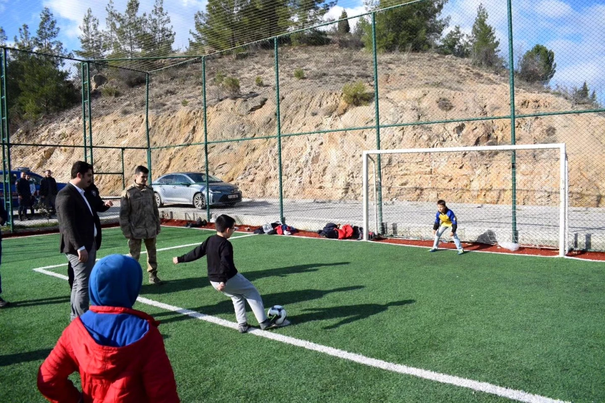 Bilecik İnhisar İlçe Kaymakamı çocuklarla futbol oynadı