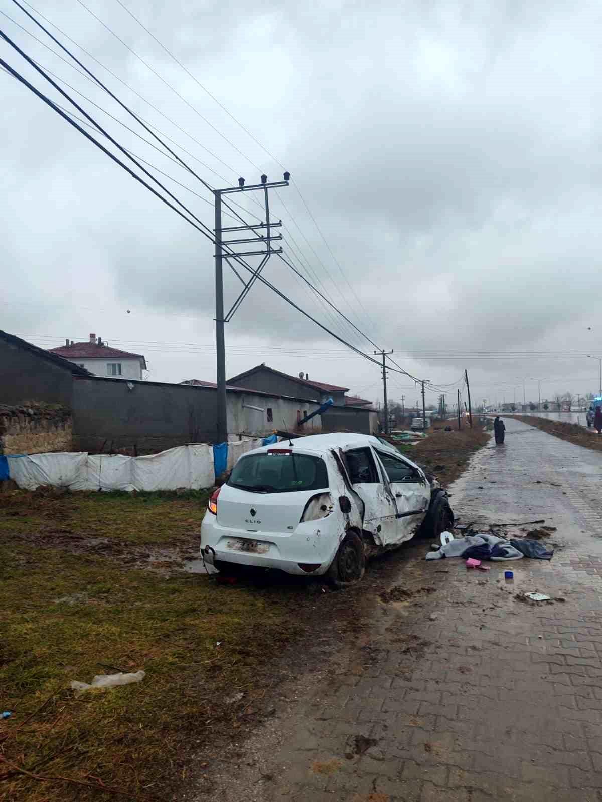Afyonkarahisar\'da Kontrolden Çıkan Araç Sürücüsü Hayatını Kaybetti