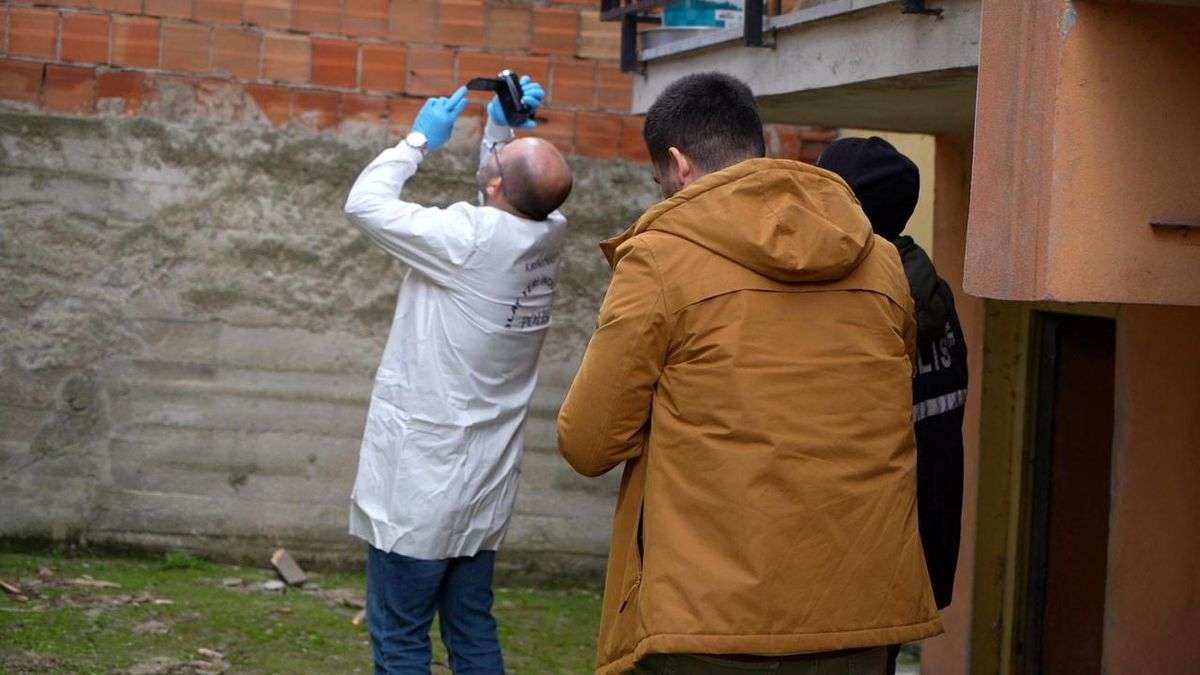Edirne\'de Apartmandan Düşen Genç Hayatını Kaybetti