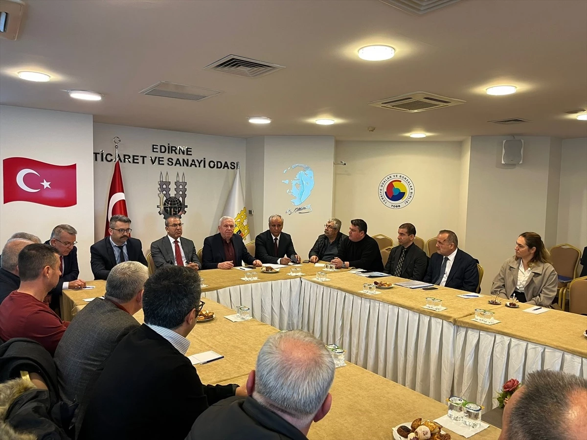 Edirne\'de Sanayi Esnafı Yurt Dışından Getirilen Araçları Onarıyor