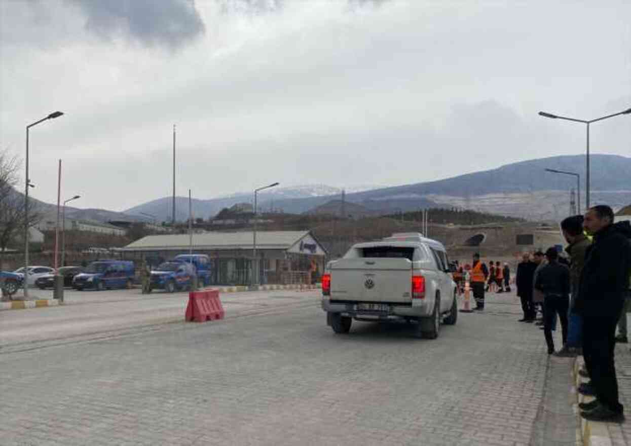 Erzincan'daki toprak kaymasında gözaltına alınanlar arasında firmanın Kanadalı yetkilisi de var Erzincan'daki toprak kaymasında gözaltına alınanlar arasında firmanın Kanadalı yetkilisi de var