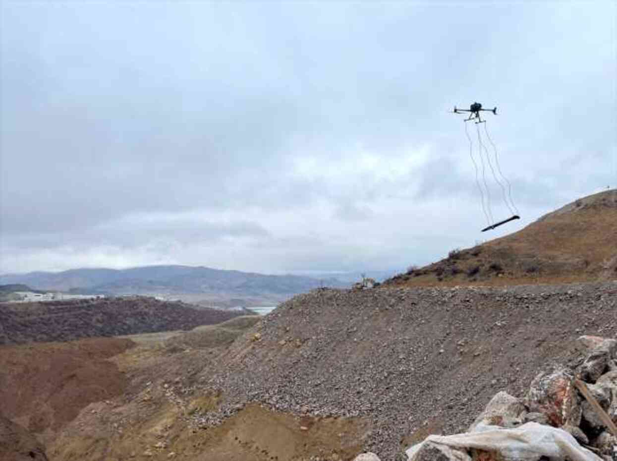 Erzincan'daki toprak kaymasında gözaltına alınanlar arasında firmanın Kanadalı yetkilisi de var Erzincan'daki toprak kaymasında gözaltına alınanlar arasında firmanın Kanadalı yetkilisi de var