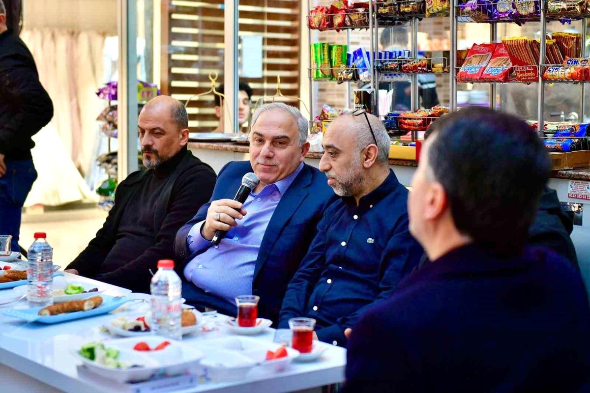 Fatih Belediye Başkanı M. Ergün Turan Esnafla Kahvaltıda Buluştu
