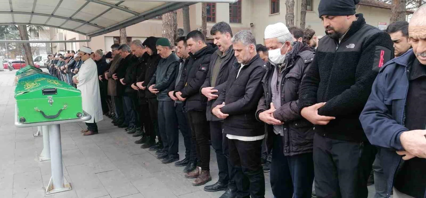 Eski Erzincan Senatörü Orhan Özen\'in cenazesi toprağa verildi