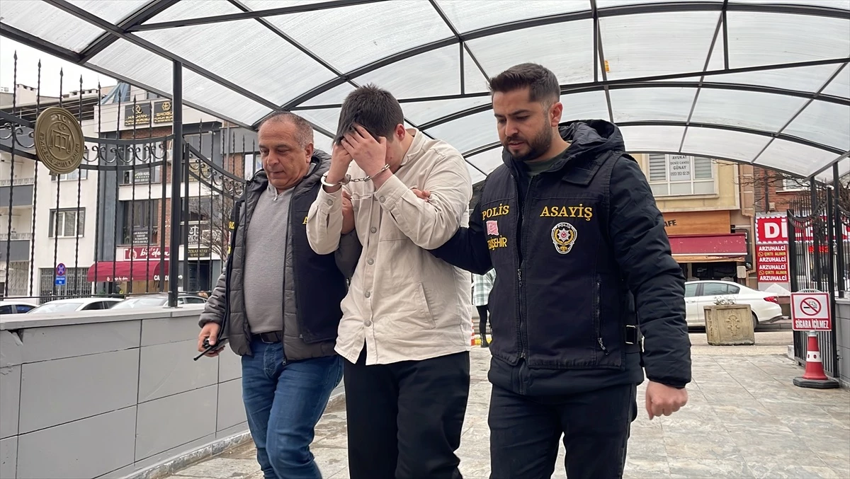 Eskişehir\'de Evlilik ve İş Kurma Vaadiyle Dolandırıcılık Yapan Zanlı Gözaltına Alındı