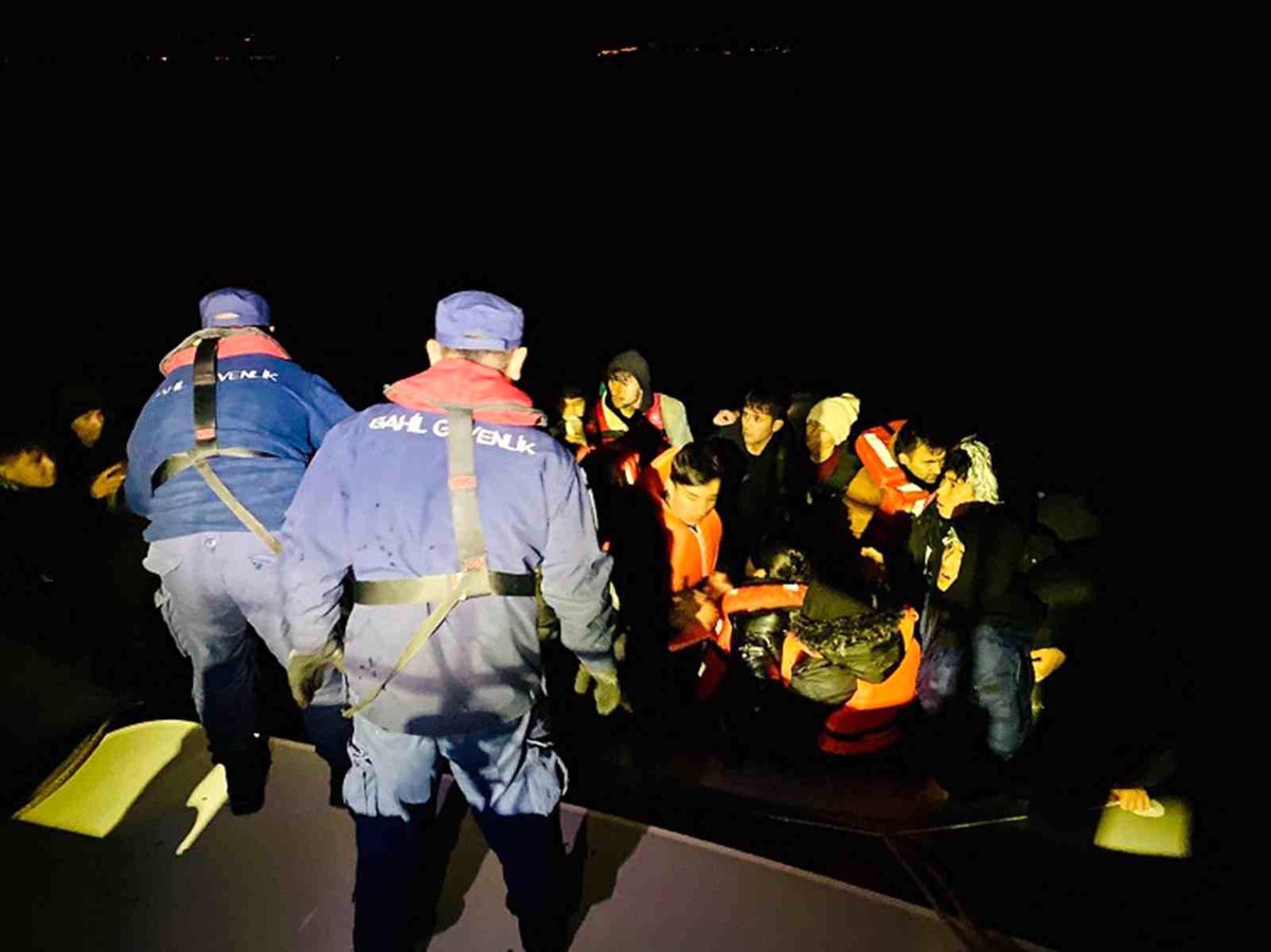 Muğla\'nın Fethiye ilçesi açıklarında 22 düzensiz göçmen yakalandı