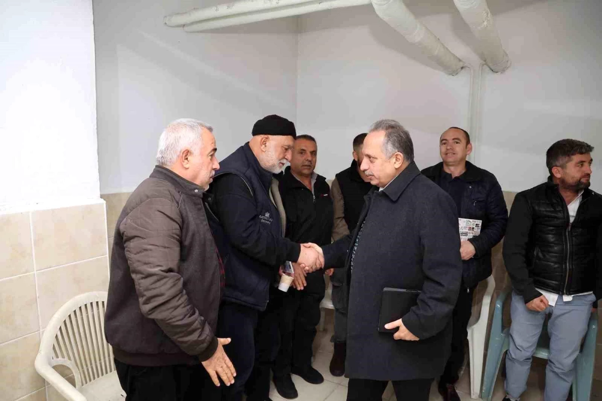 Talas Belediye Başkanı Mustafa Yalçın, Yenidoğan Mahallesi\'nde bina sakinleriyle bir araya geldi