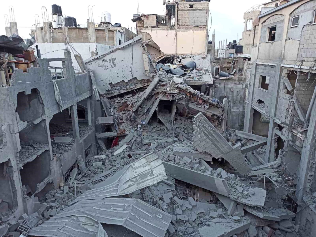 İsrail\'in Maghazi Mülteci Kampı\'na düzenlediği hava saldırısında 15 kişi yaralandı