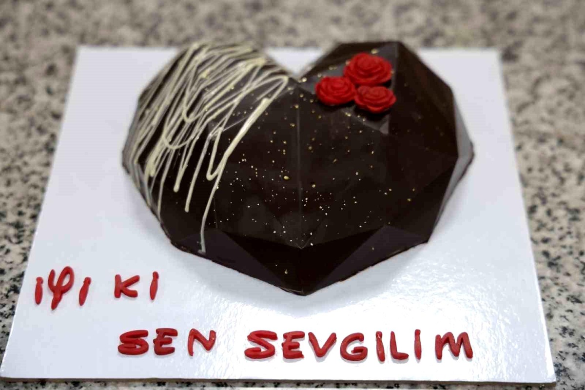 KO-MEK\'te kursiyerler el işi ürünler hazırlıyor