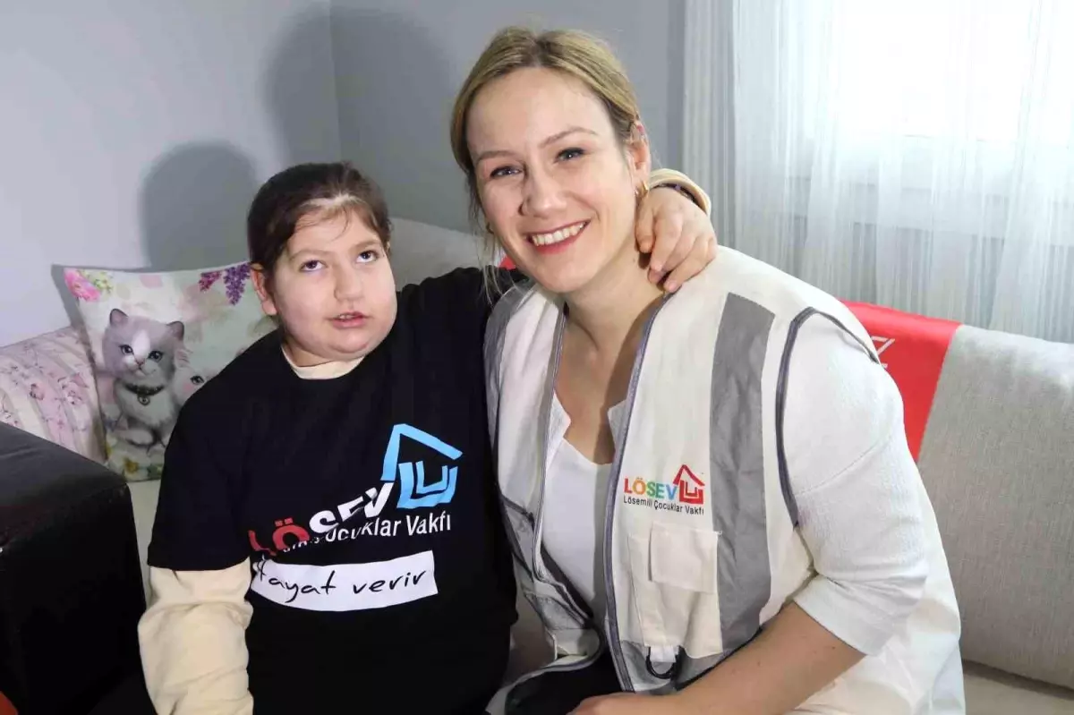 İzmir\'de 12 yaşındaki Tuana Ülker\'e beyin sapı tümörü teşhisi konuldu