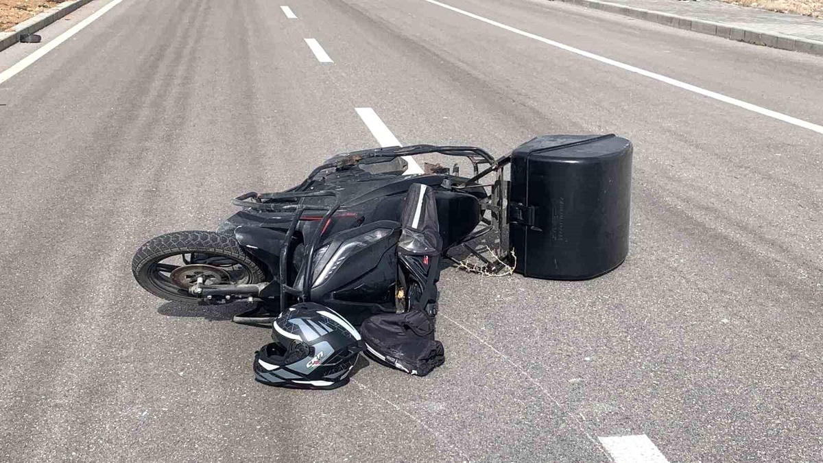 Karaman\'da Otomobil ile Motosiklet Çarpıştı: 1 Yaralı