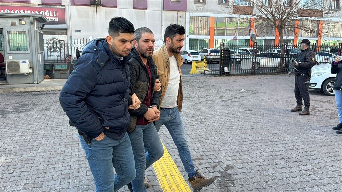 Kayseri\'de Saklandığı Evde Yakalanan Hükümlü, Eşini Bıçakla Rehin Aldı