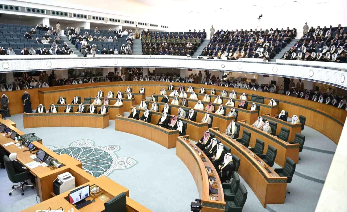 Kuveyt Emiri Parlamentoyu Feshetti