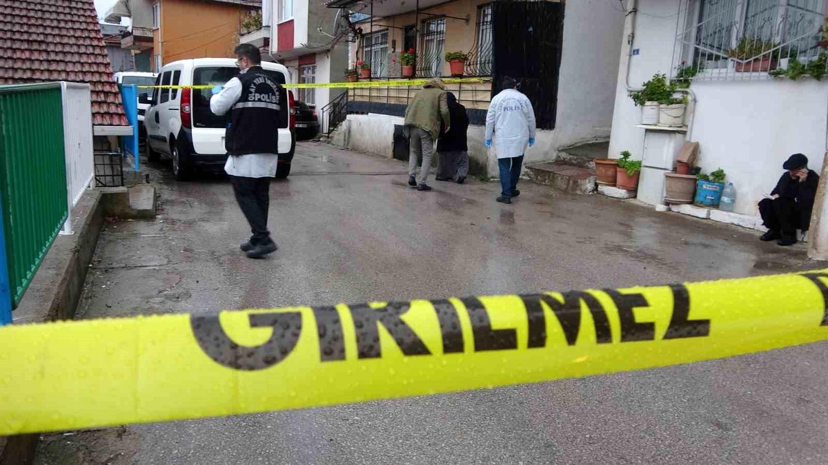 İzmit\'te Kuzenini Öldüren Sanığın Yargılaması Başladı