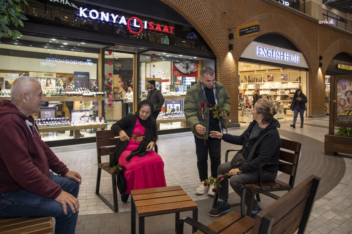 Mersin Büyükşehir Belediyesi Sevgililer Günü\'nde Etkinlikler Düzenledi