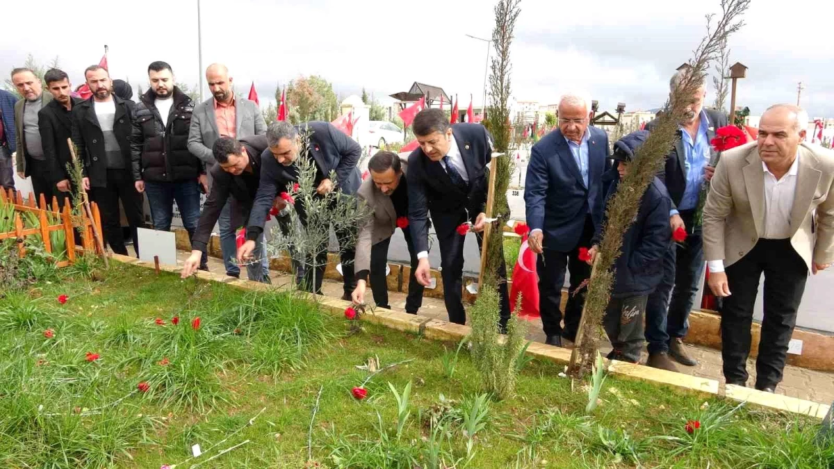 CHP Adıyaman Milletvekili Tutdere, depremde hayatını kaybedenlerin mezarlarını ziyaret etti