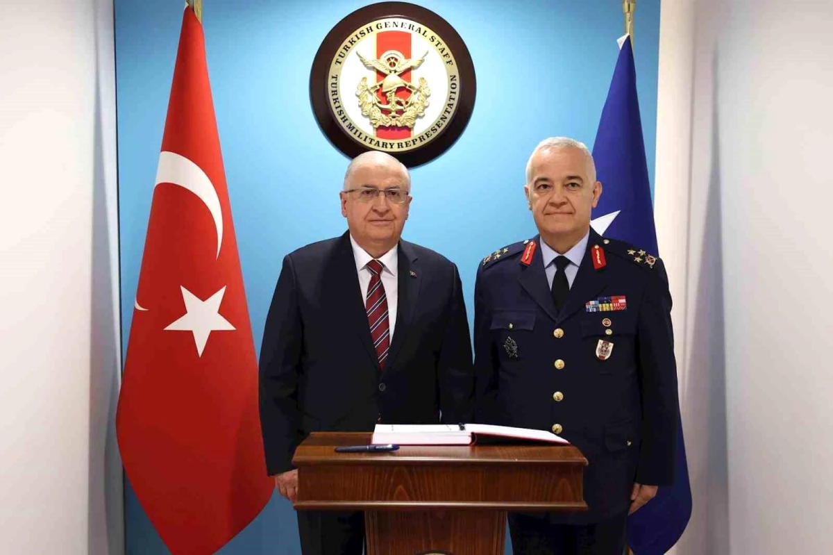 Milli Savunma Bakanı Yaşar Güler, NATO Karargahı\'nda Türk Askeri Temsil Heyetini ziyaret etti