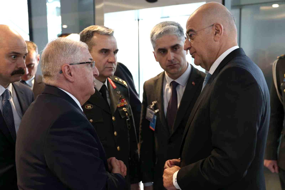 Milli Savunma Bakanı Yaşar Güler, Yunanistan Savunma Bakanı ile NATO Karargahı\'nda görüştü