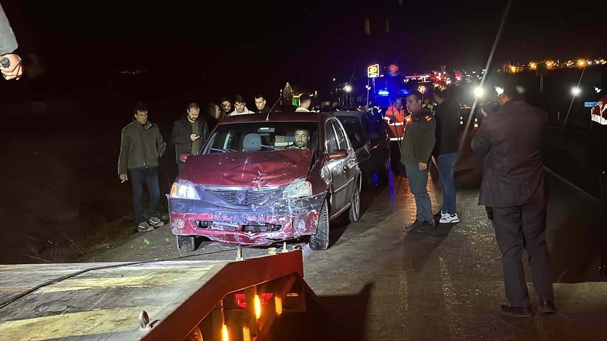 Nevşehir\'de 3 otomobilin karıştığı zincirleme trafik kazasında 7 kişi yaralandı