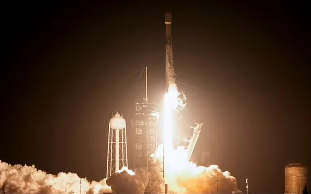 SpaceX\'in Nova-C Uzay Aracı, Ay\'a Yolculuğuna Başladı