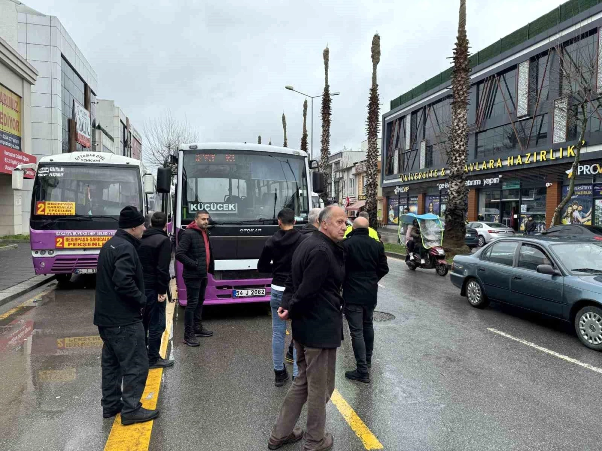 Adapazarı\'nda özel halk otobüsü geri manevra yaparken bir kadını ezdi