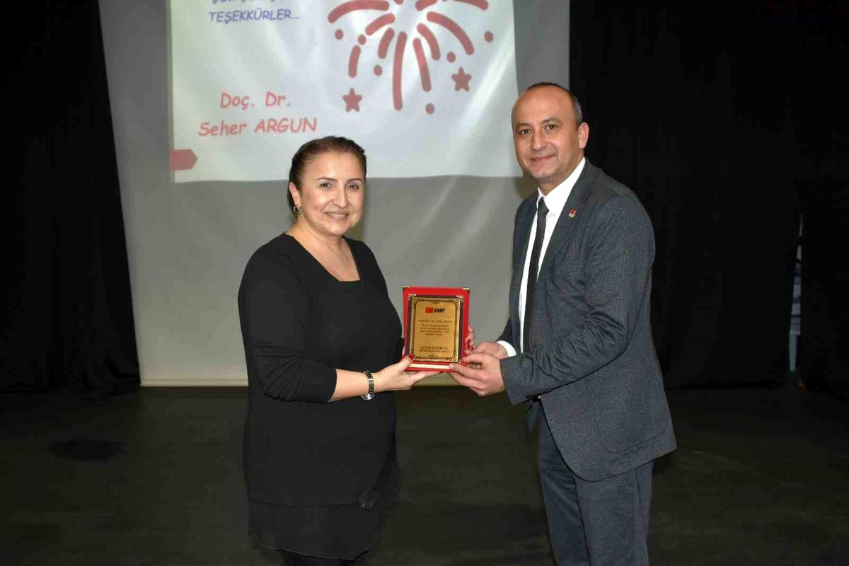 CHP Pamukkale İlçe Başkanlığı Sahada Çalışan Üyelere İletişim Eğitimi Verdi