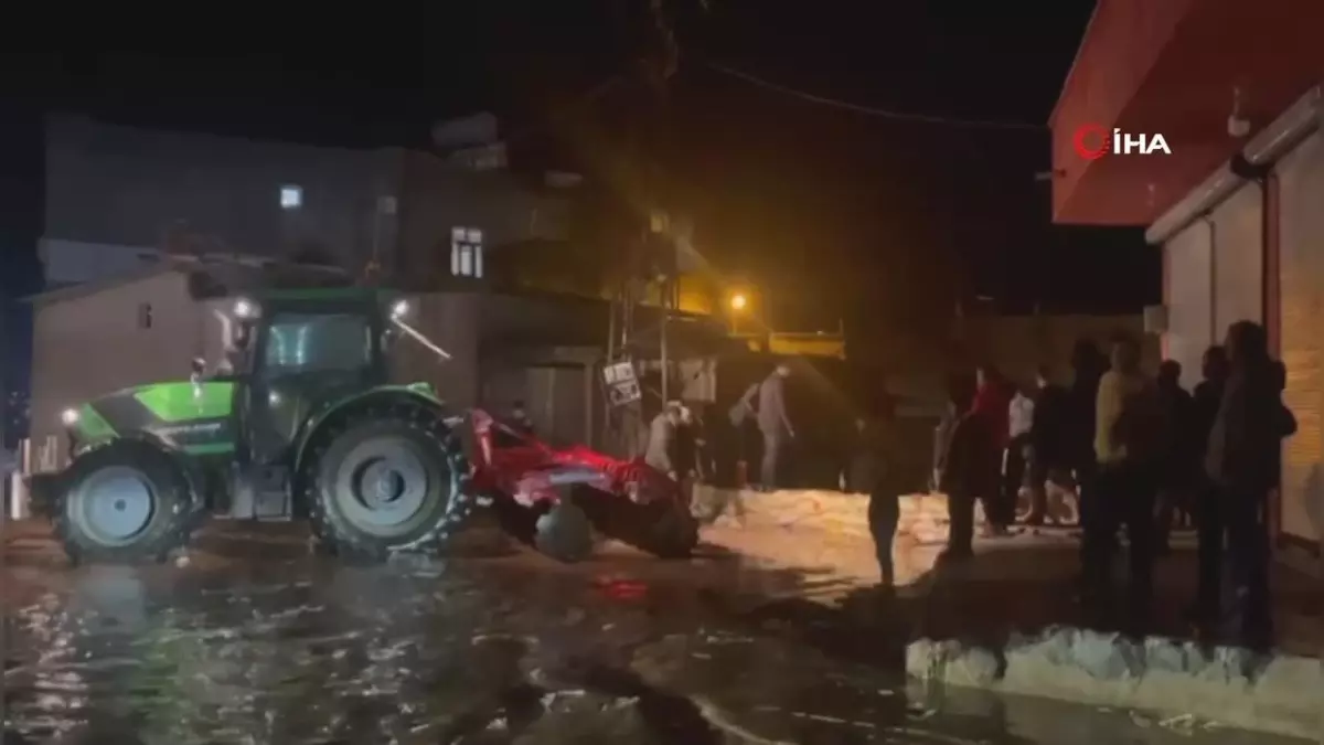 Şanlıurfa-Mardin karayolu taşkın nedeniyle trafiğe kapatıldı