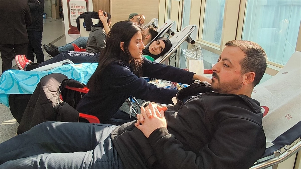 Siirt Eğitim ve Araştırma Hastanesi Türk Kızılay\'ın Kan Bağışı Kampanyasına Destek Verdi