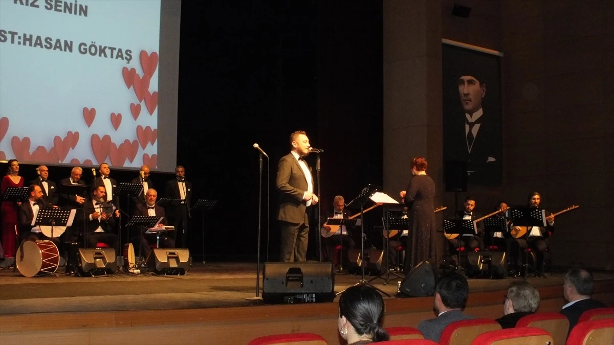 Sivas Devlet Türk Halk Müziği korosundan Sevgililer Günü konseri