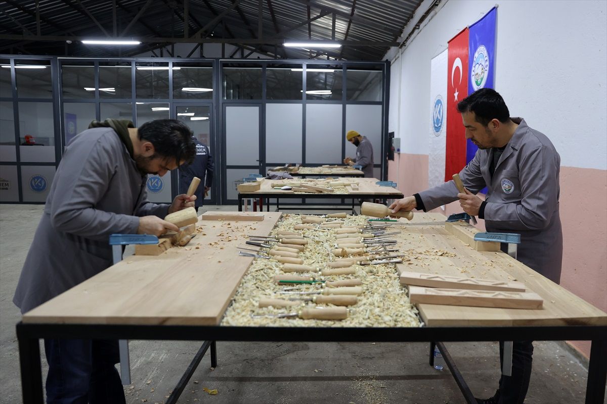Kayseri\'de Tarihi Yetimhanede Restorasyon Kursları Veriliyor