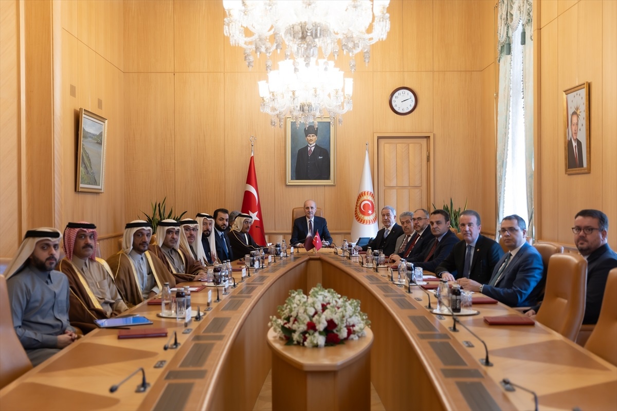 TBMM Başkanı Numan Kurtulmuş, Katar-Türkiye Parlamentolar Arası Dostluk Grubu Başkanı Ahmed bin Hitmi Al Hitmi ve Hulusi Akar\'ı Kabul Etti