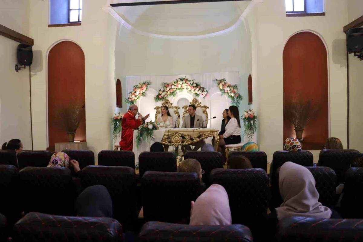 Turgutlu Belediyesi Sevgililer Günü\'nde Nikah Salonu\'nu Süsledi
