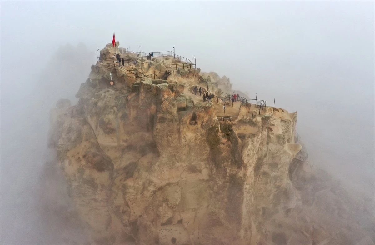 Kapadokya\'da Sisle Kaplanan Manzara Turistleri Büyülüyor