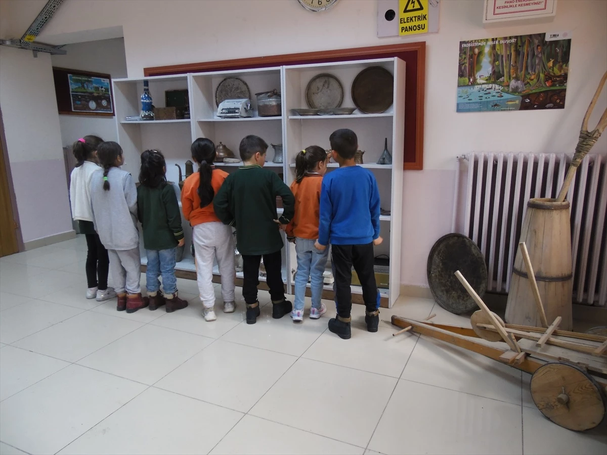 Yaylakent İlkokulu\'nda Eski Eşyaların Sergilendiği Müze Açıldı