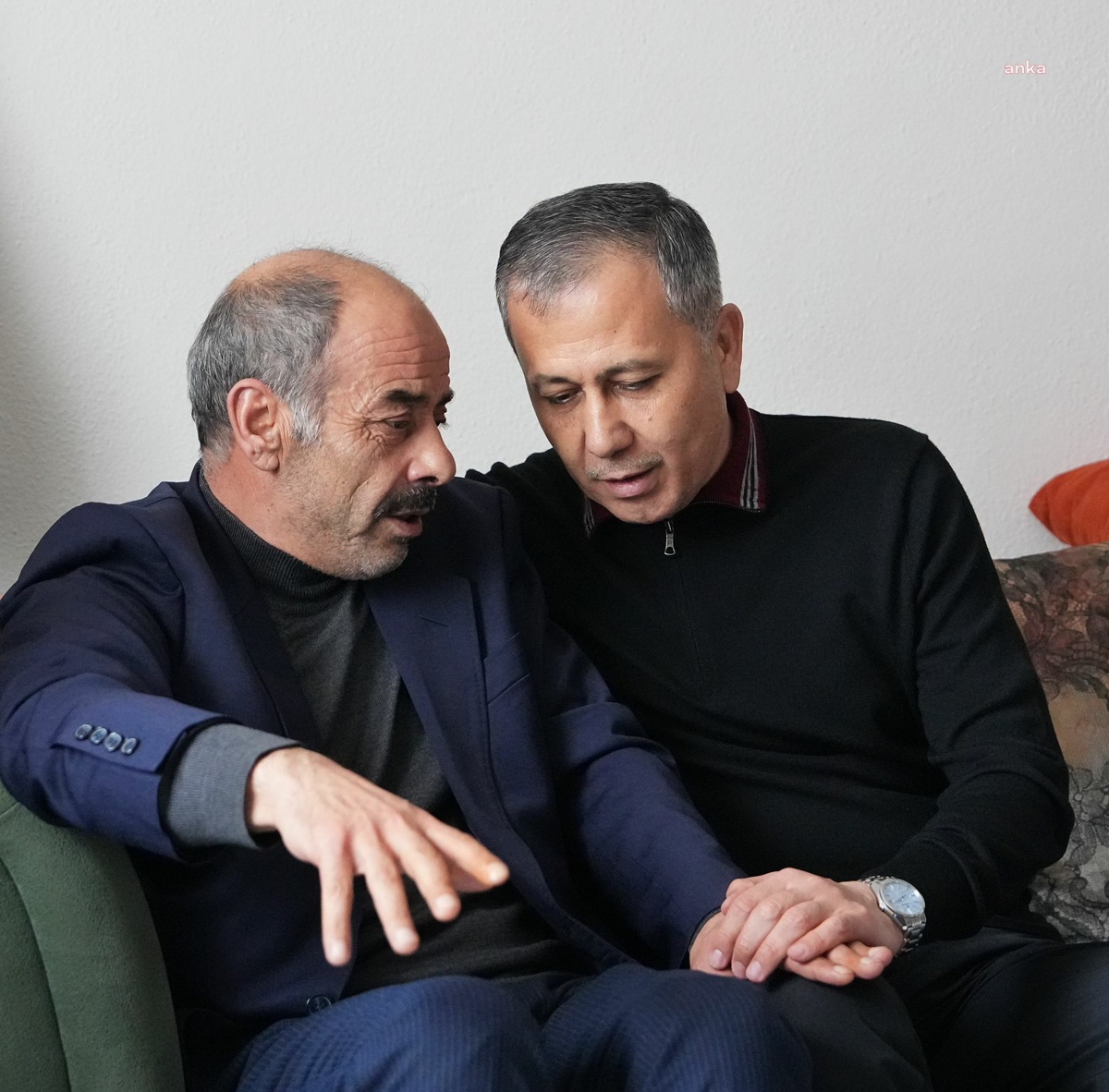 İçişleri Bakanı Yerlikaya, İliç\'teki maden kazasıyla ilgili ailelerle buluştu
