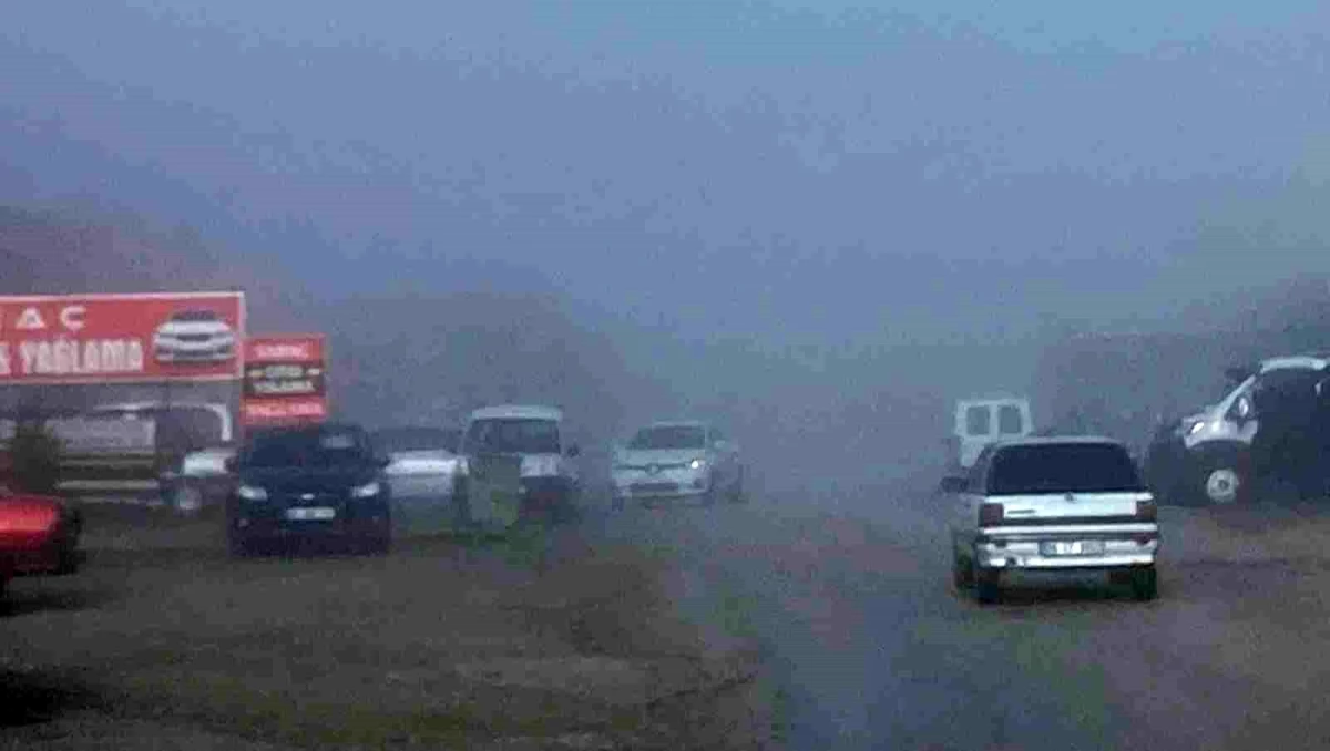 Konya\'nın Kulu ilçesinde yoğun sis maddi hasarlı kazalara neden oldu
