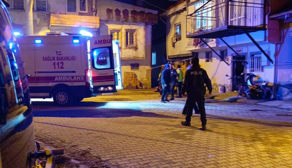 Bolvadin\'de bıçaklı kavgada 1 kişi öldü, 2 kişi yaralandı