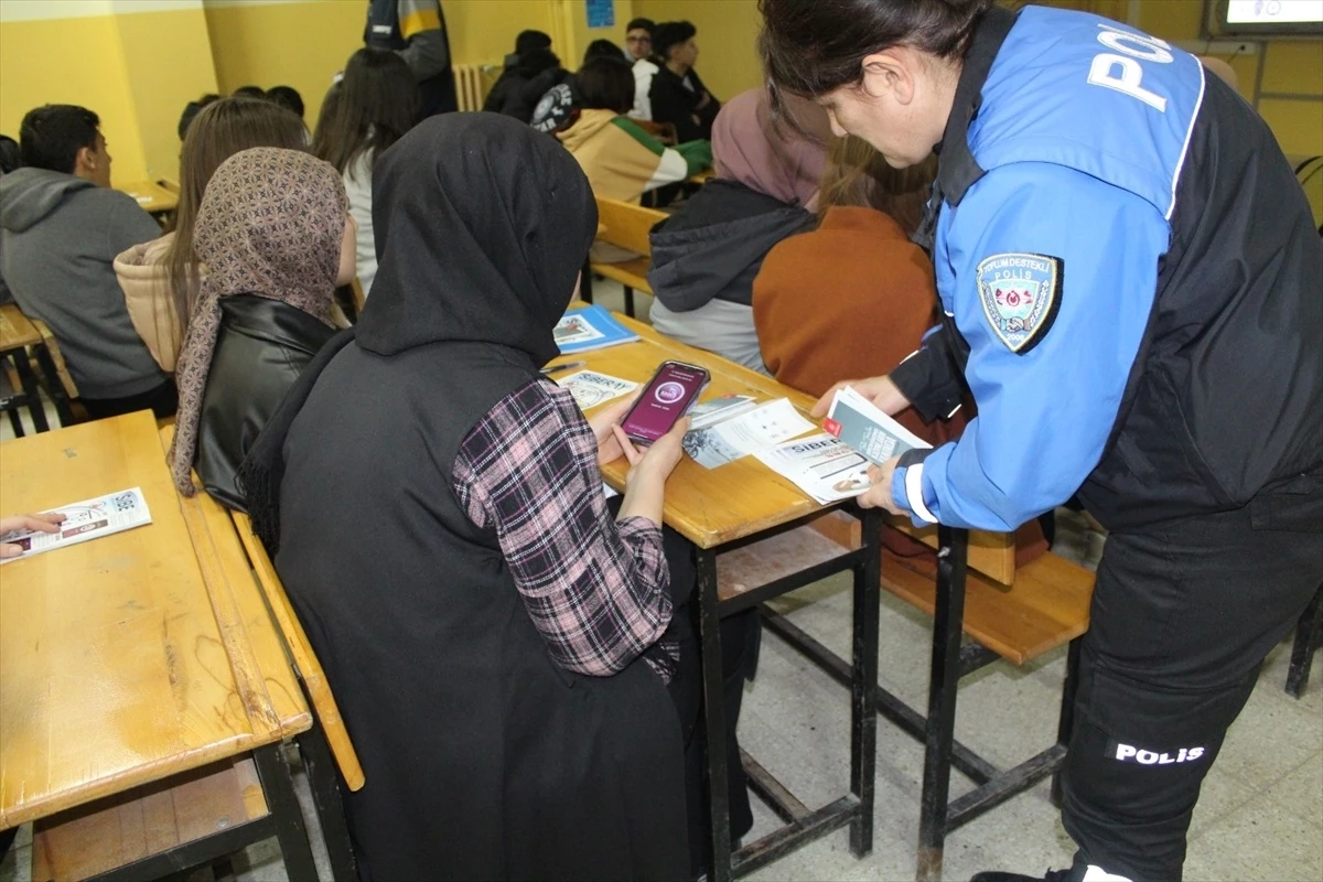 Amasya\'da Öğrencilere İnternet Güvenliği Eğitimi Verildi
