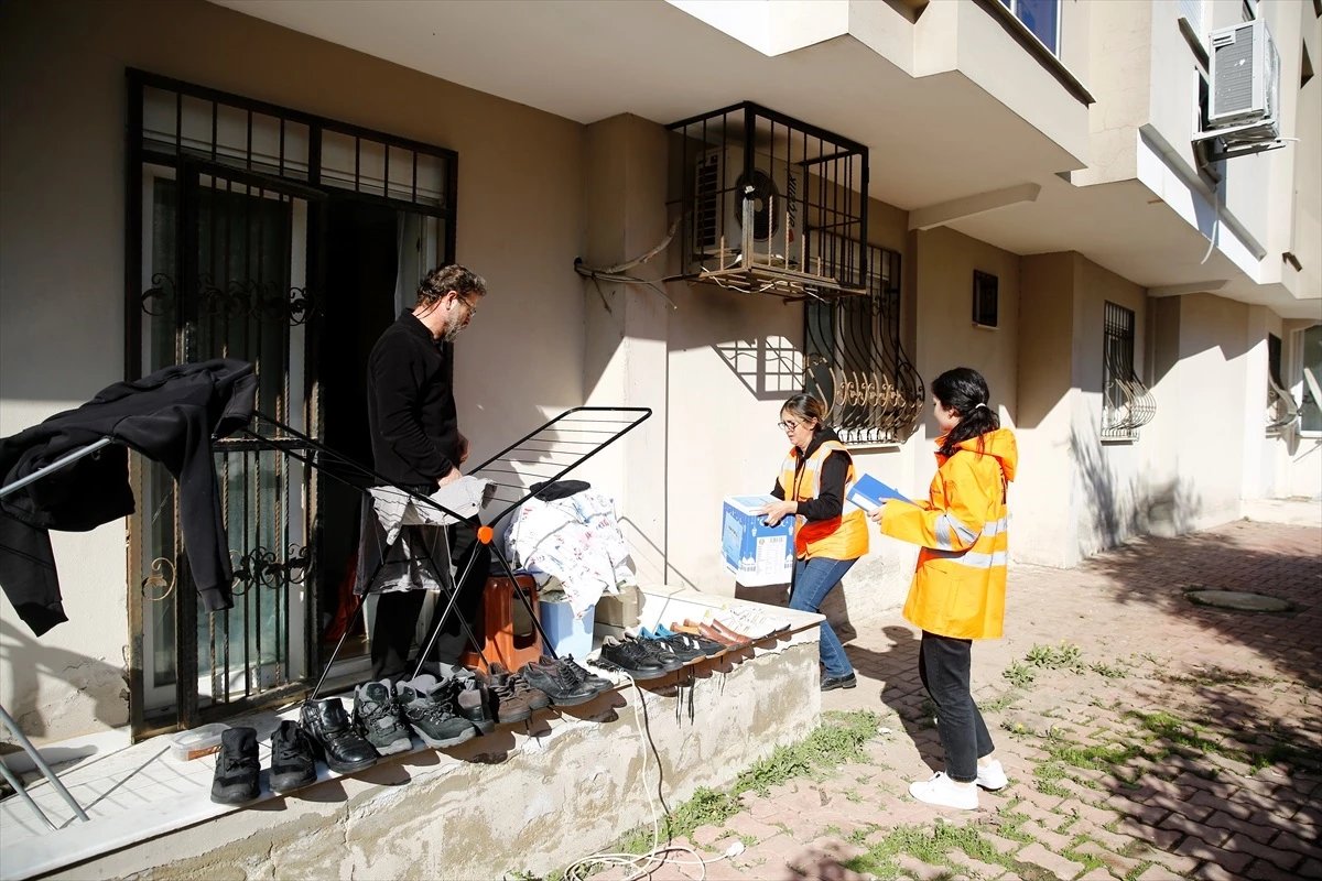 Antalya\'da sağanak sonrası belediye ekipleri temizlik çalışmalarına başladı