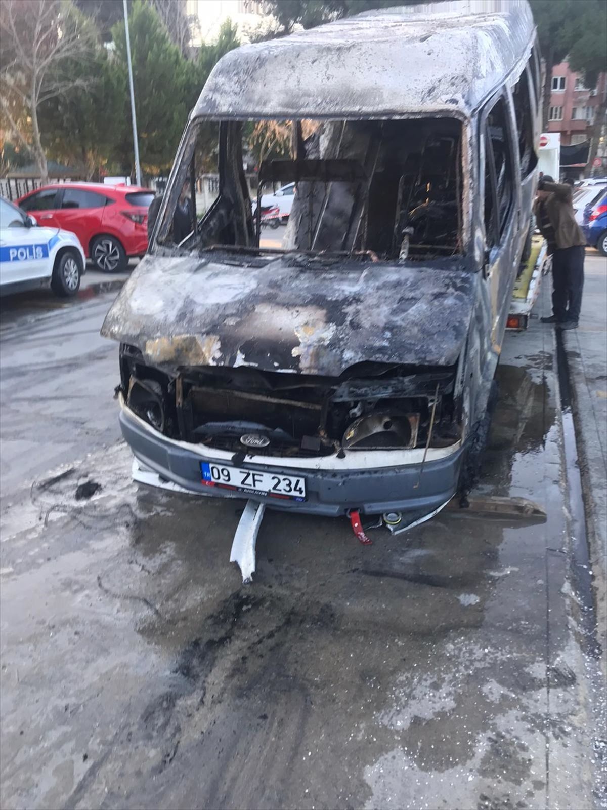 Aydın\'da park halindeki minibüs yangını söndürüldü