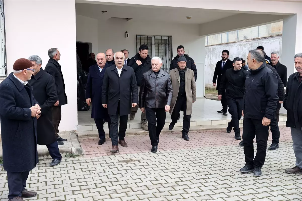 Binali Yıldırım, maden kazasında kaybolan işçilerin ailelerini ziyaret etti