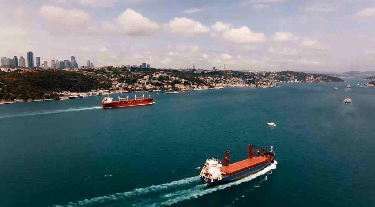 Türk Boğazlarından Gemi Geçişleri Yüzde 8,2 Arttı