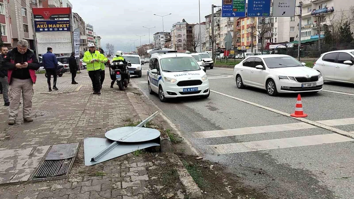 Orhangazi Yalova-Bursa kara yolu üzerinde yaşlı kadına otomobil çarptı, 4 kişi yaralandı